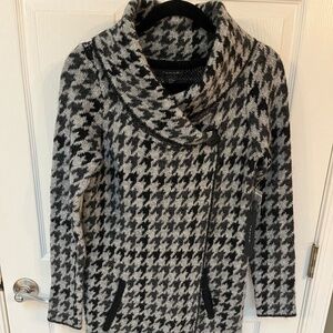 NWT Tahari Houndstooth Sweater Coat